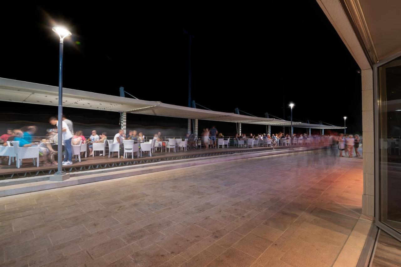 Hotel Vapore เนอุม ภายนอก รูปภาพ